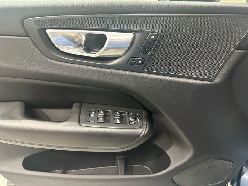 Volvo XC60 B5 Plus Dark AWD 2024