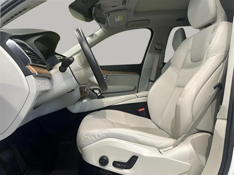 Volvo XC90 T6 Momentum AWD 2022