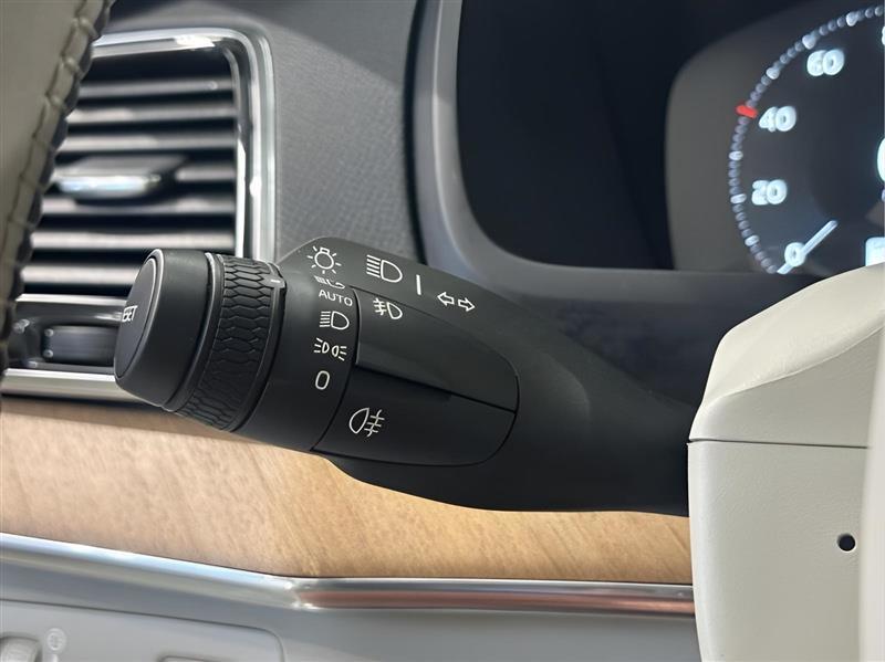 Volvo XC90 T6 Momentum AWD 2022