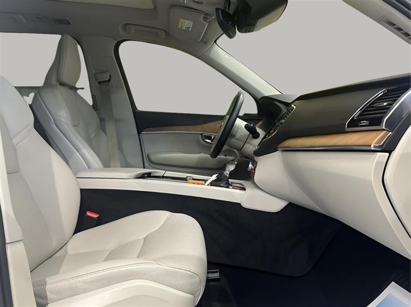 Volvo XC90 T6 Momentum AWD 2022