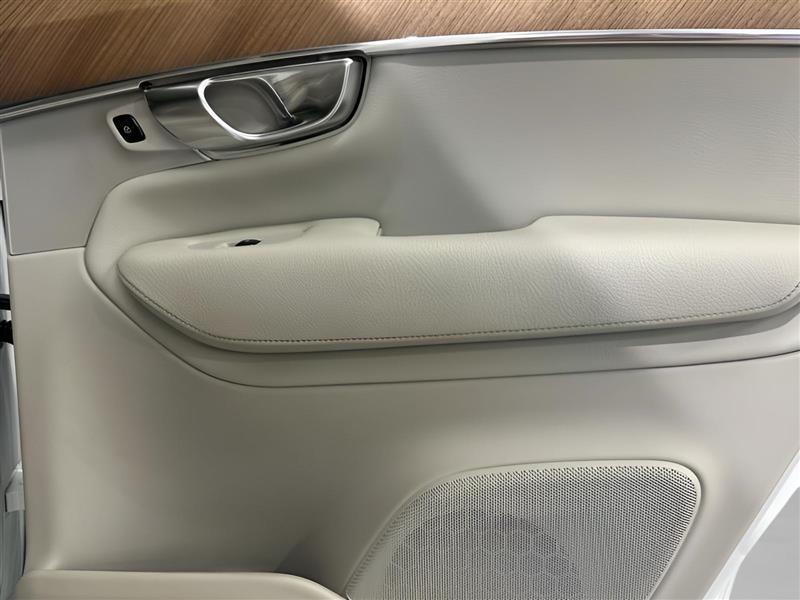 Volvo XC90 T6 Momentum AWD 2022