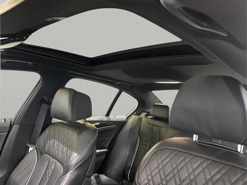 BMW 5-Series M550i xDrive 2020
