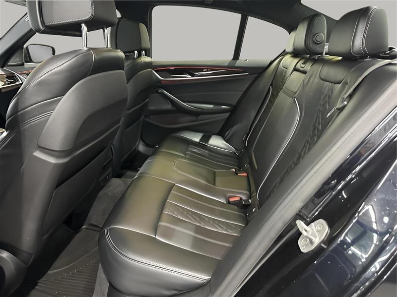 BMW 5-Series M550i xDrive 2020