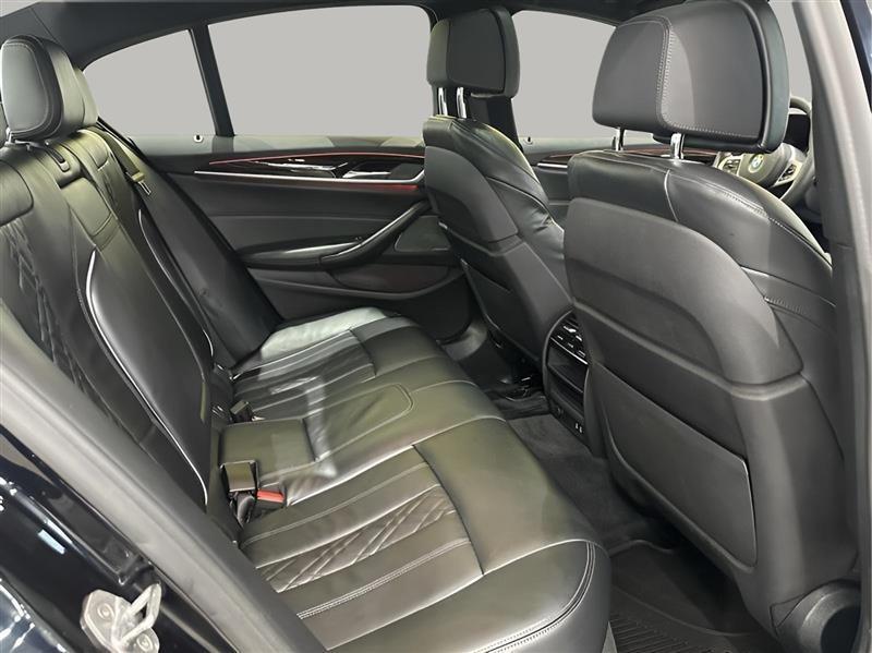 BMW 5-Series M550i xDrive 2020