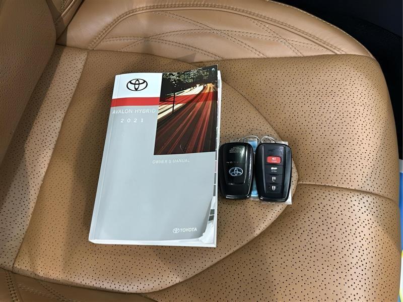 Toyota Avalon Hybrid Limited 2021