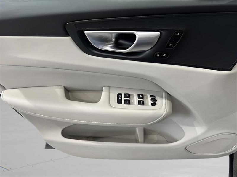 Volvo XC60 B5 Plus Dark AWD 2024