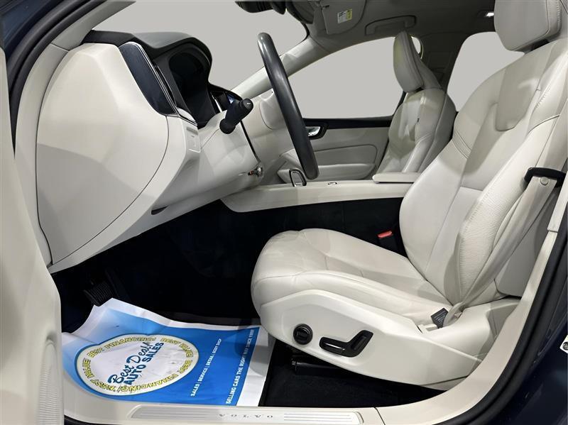 Volvo XC60 B5 Plus Dark AWD 2024