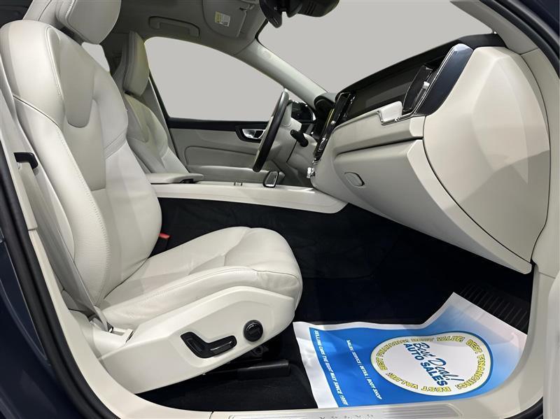 Volvo XC60 B5 Plus Dark AWD 2024