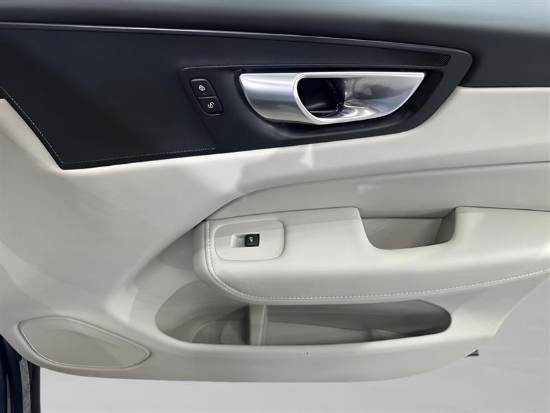 Volvo XC60 B5 Plus Dark AWD 2024