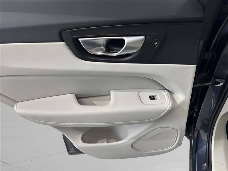 Volvo XC60 B5 Plus Dark AWD 2024