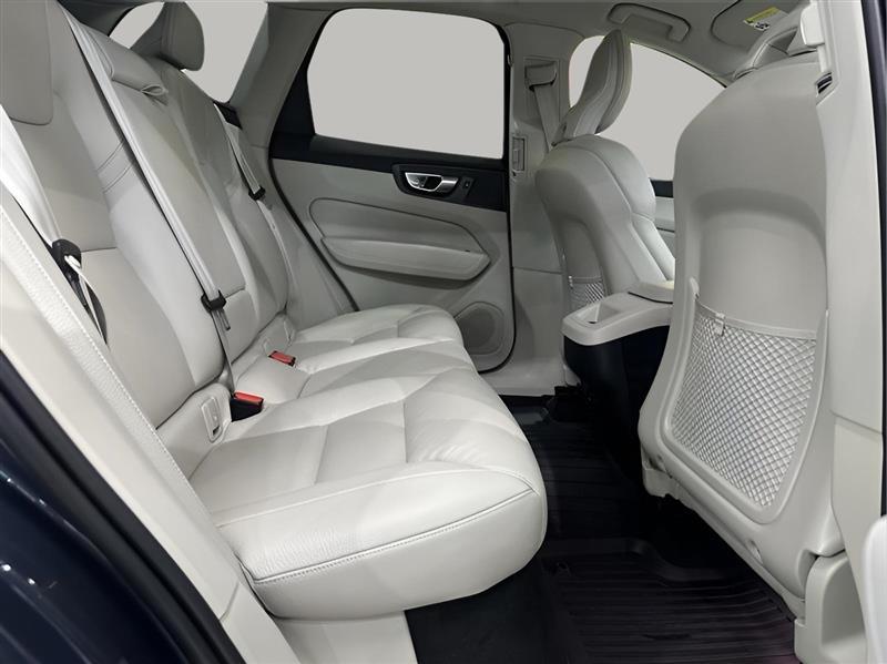 Volvo XC60 B5 Plus Dark AWD 2024