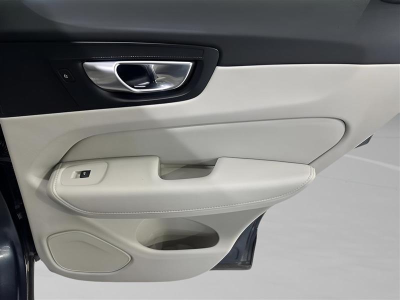 Volvo XC60 B5 Plus Dark AWD 2024