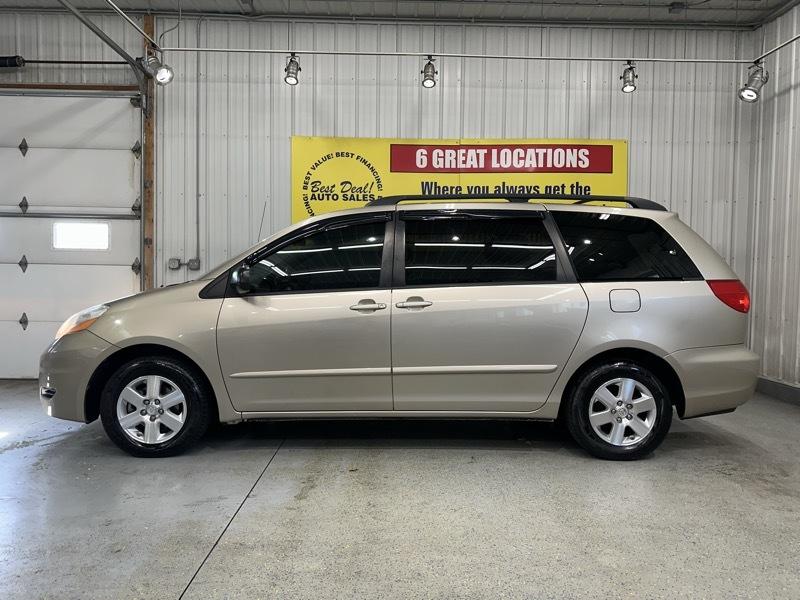 Toyota Sienna LE FWD 7 Passenger 2009