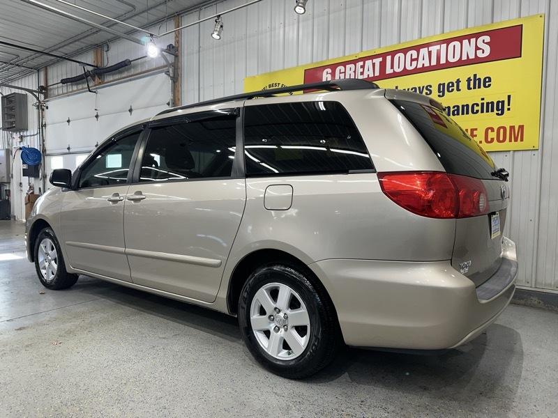 Toyota Sienna LE FWD 7 Passenger 2009