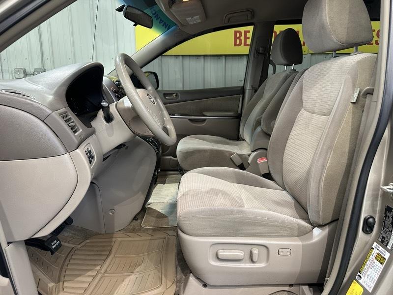Toyota Sienna LE FWD 7 Passenger 2009
