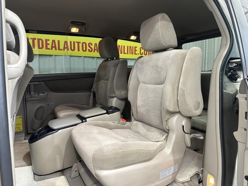 Toyota Sienna LE FWD 7 Passenger 2009