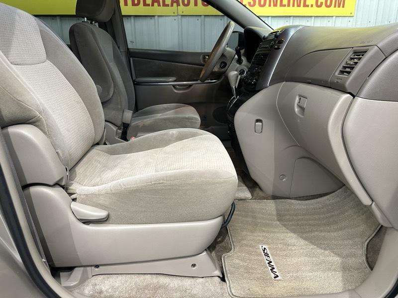 Toyota Sienna LE FWD 7 Passenger 2009