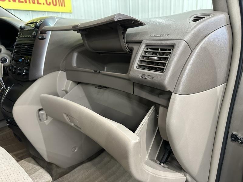 Toyota Sienna LE FWD 7 Passenger 2009