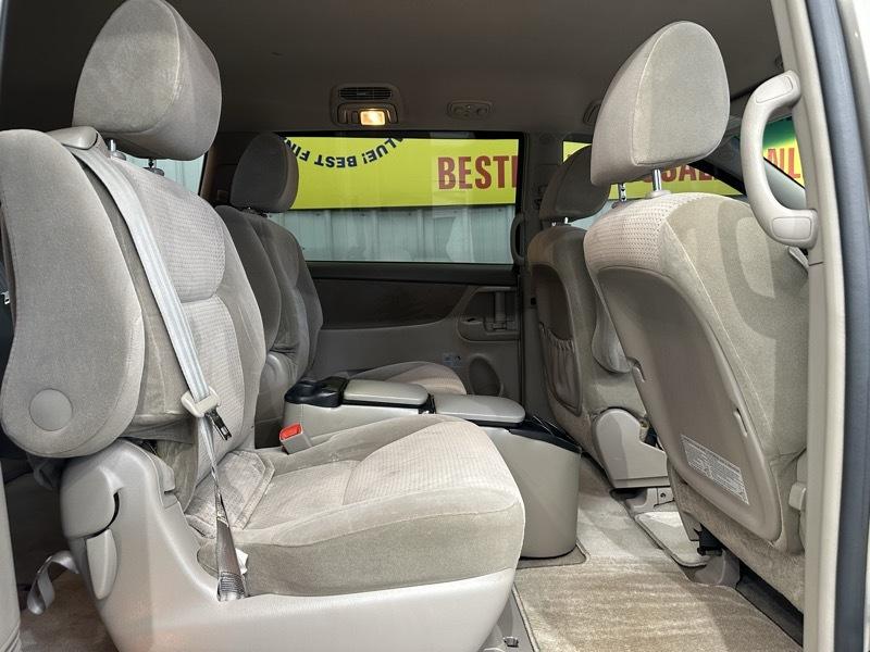 Toyota Sienna LE FWD 7 Passenger 2009