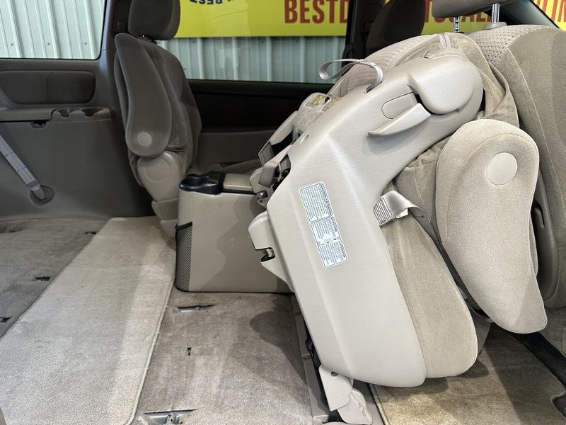 Toyota Sienna LE FWD 7 Passenger 2009