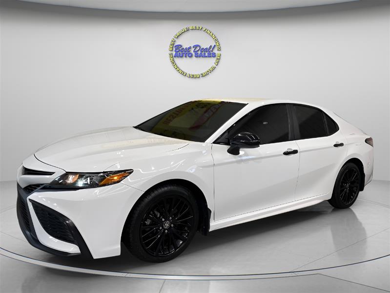 2021 Toyota Camry SE Nightshade's photo