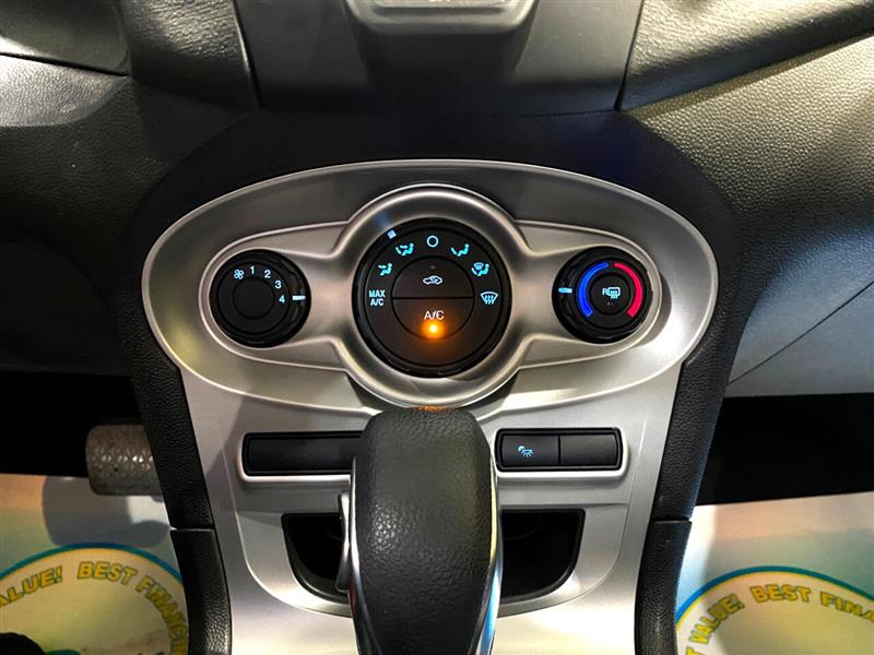 2018 Ford Fiesta SE photo 17