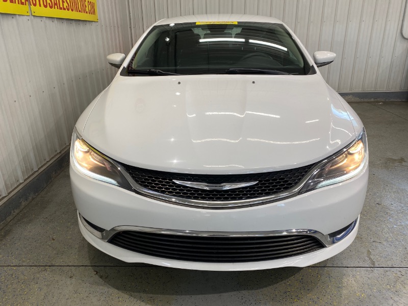 2015 Chrysler 200 Limited photo 2