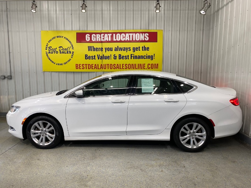 2015 Chrysler 200 Limited photo 3