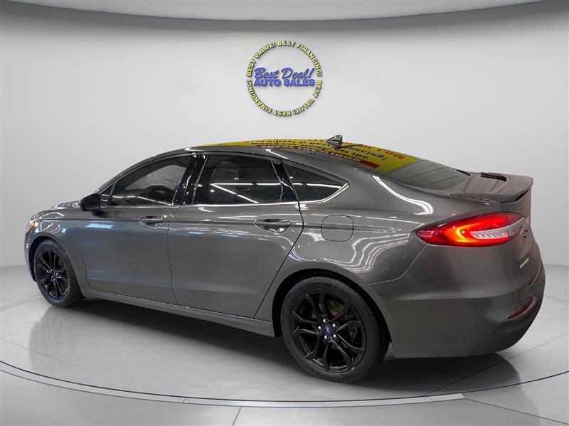 2020 Ford Fusion SE photo 4