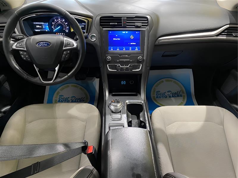 2020 Ford Fusion SE photo 9