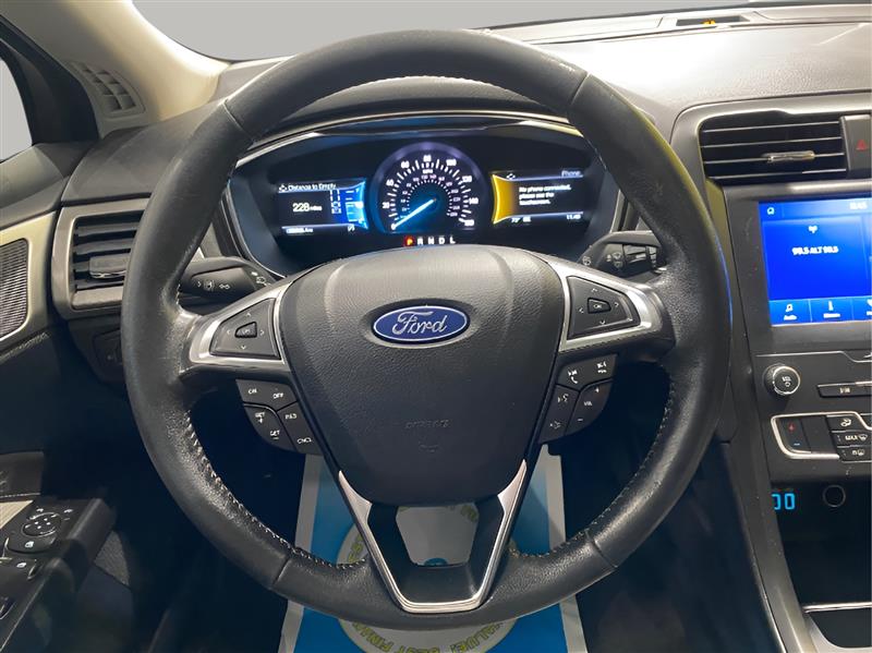 2020 Ford Fusion SE photo 10