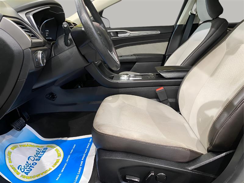 2020 Ford Fusion SE photo 17