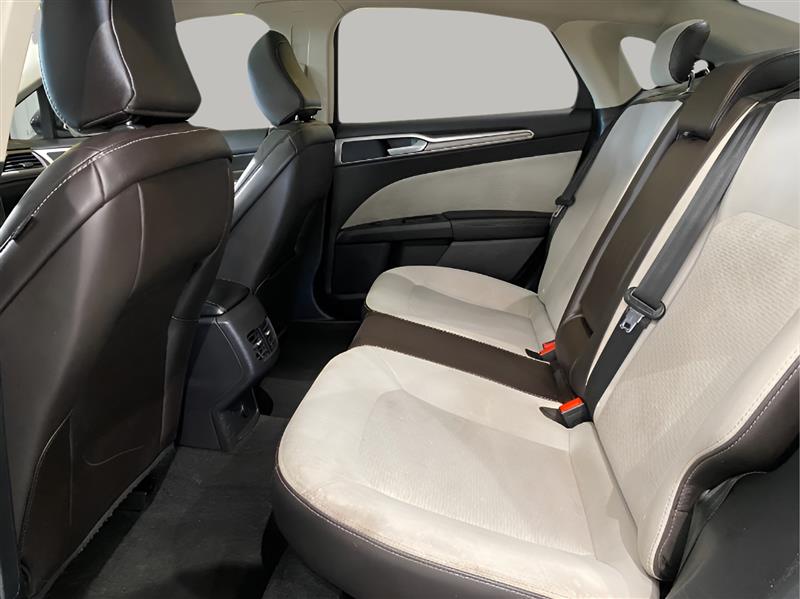 2020 Ford Fusion SE photo 20