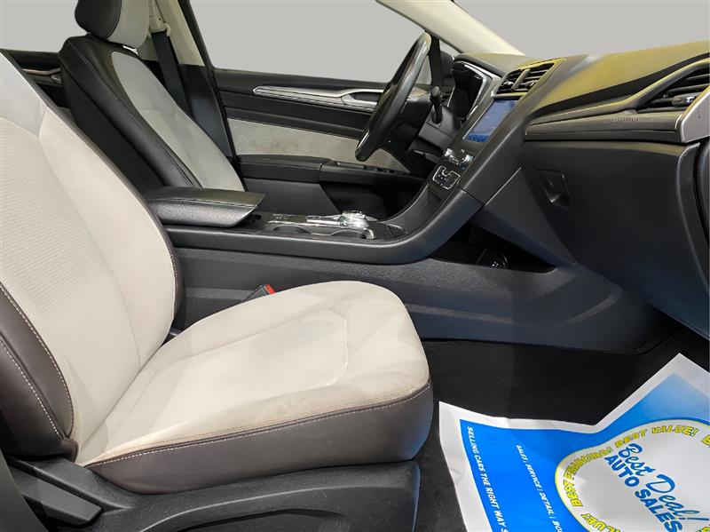 2020 Ford Fusion SE photo 21