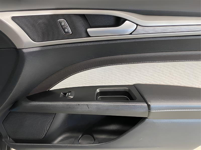 2020 Ford Fusion SE photo 22