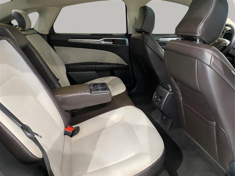 2020 Ford Fusion SE photo 23