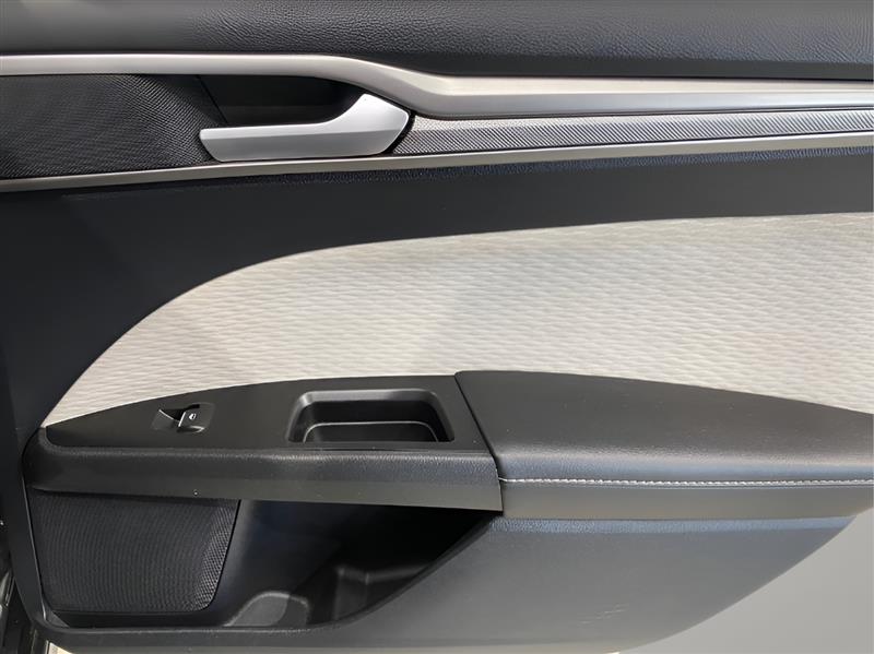 2020 Ford Fusion SE photo 24