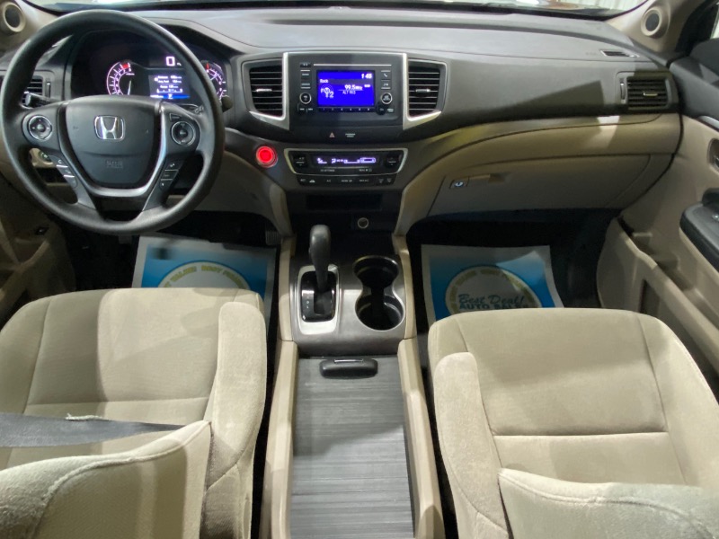 2016 Honda Pilot LX photo 9