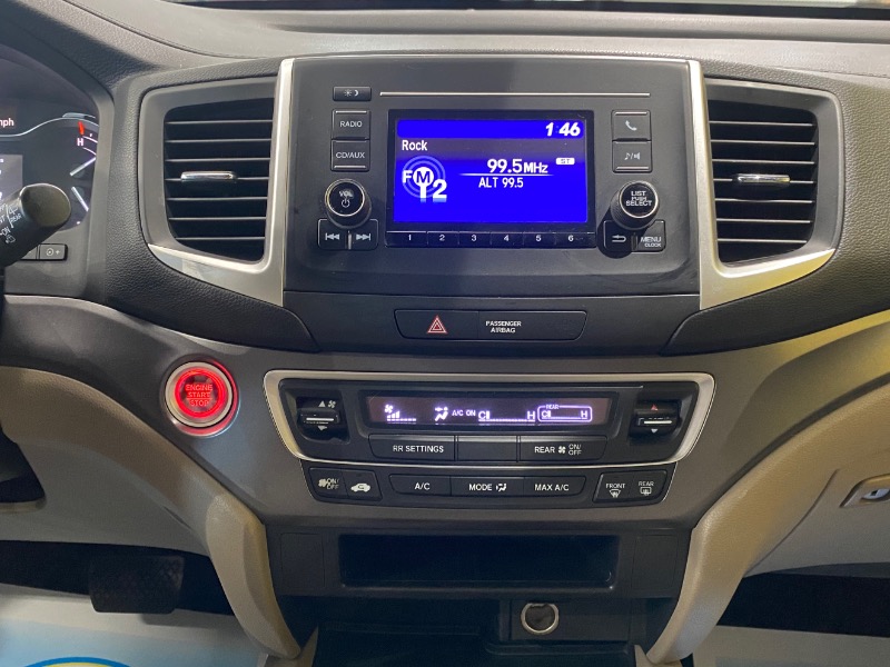 2016 Honda Pilot LX photo 15