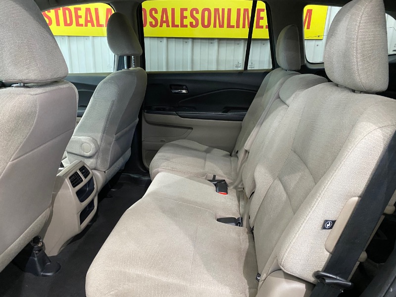 2016 Honda Pilot LX photo 19
