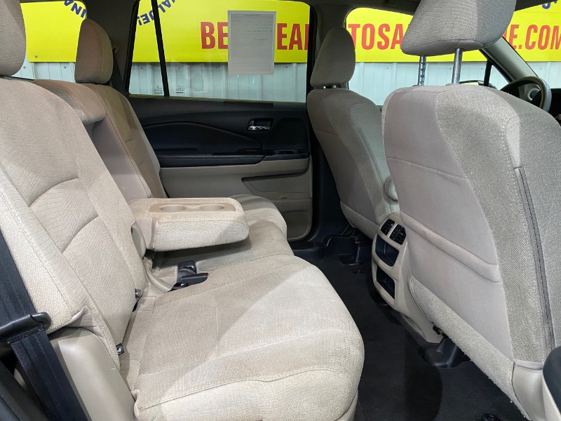 2016 Honda Pilot LX photo 24