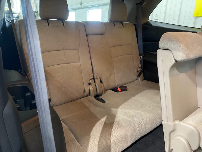 2016 Honda Pilot LX photo 25