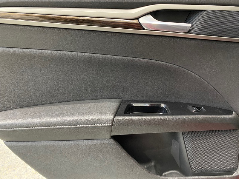 2016 Ford Fusion SE photo 10