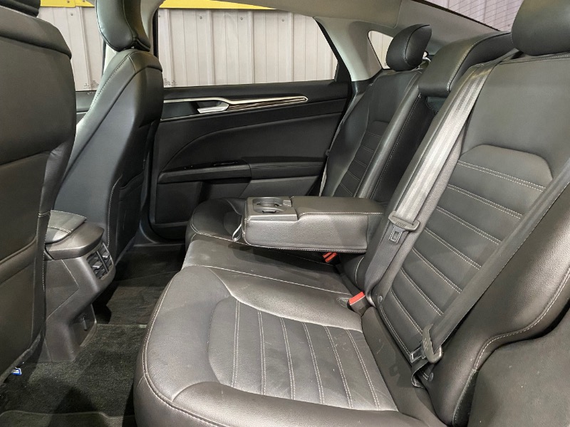 2016 Ford Fusion SE photo 11