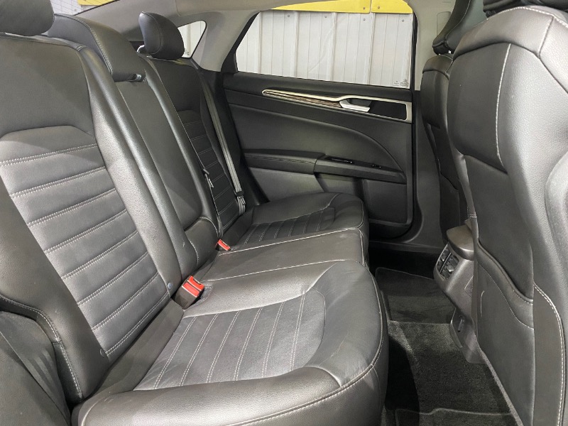 2016 Ford Fusion SE photo 12