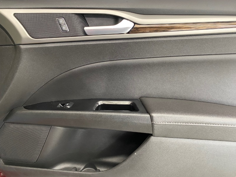 2016 Ford Fusion SE photo 13