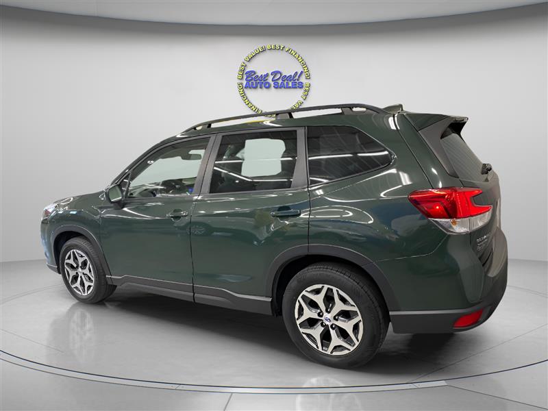 2022 Subaru Forester Premium photo 4