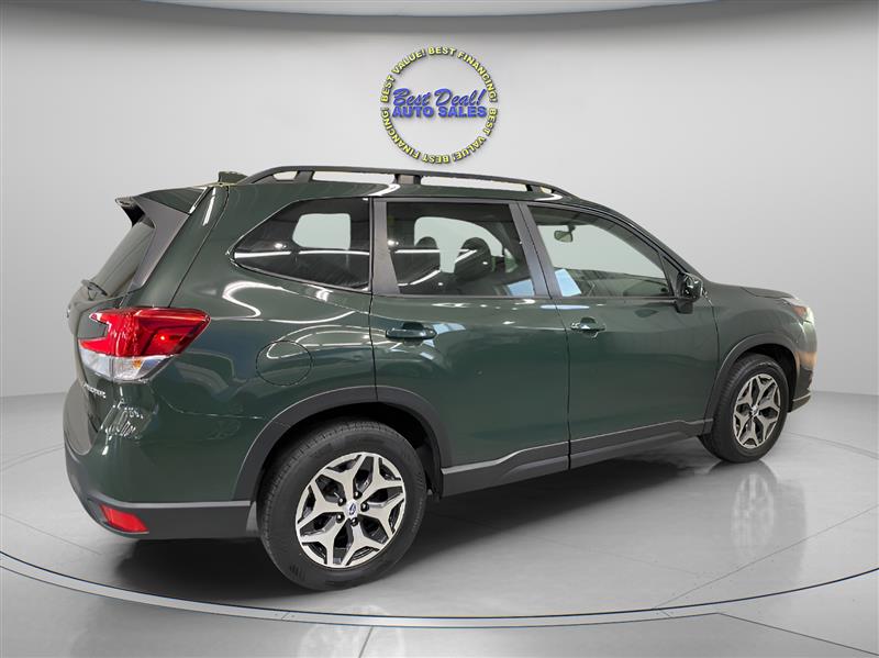 2022 Subaru Forester Premium photo 6