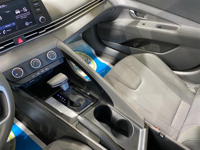 Hyundai Elantra Base 2022