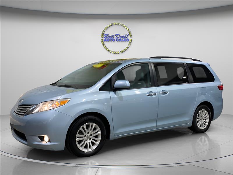 2017 Toyota Sienna XLE 8-Passenger